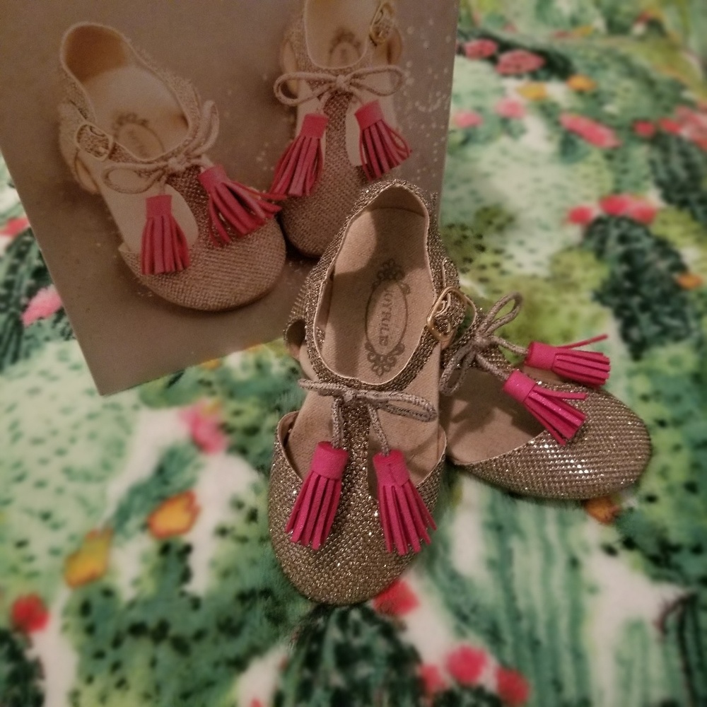 ❌ SOLD ❌🌈Joyfolie Glitter Tassle Shoes